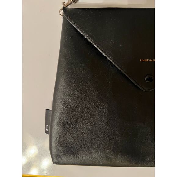 Tinne & Mia by Rilla Go Rilla-  crossbody Envelope Bag in Black - Picture 6 of 7